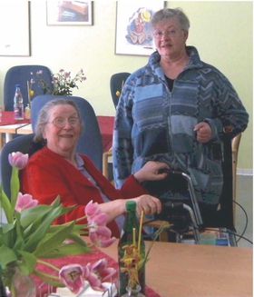 Foto: Betreute Senioren mit Betreuerin